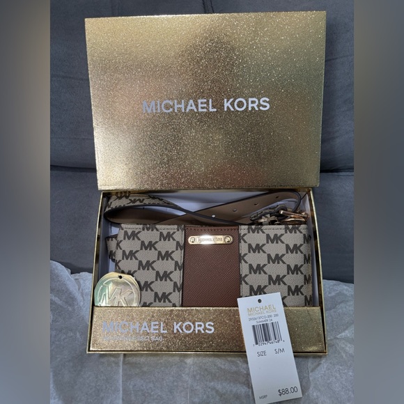 NWT Michael Kors Adjustable Belt Bag - Picture 2 of 3